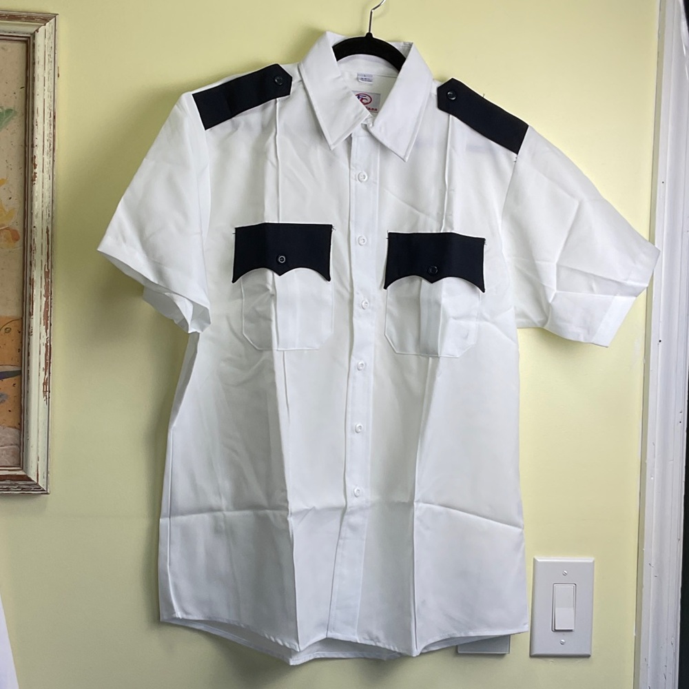 First Class Men's Two Tone Short Sleeve Button Down Shirt